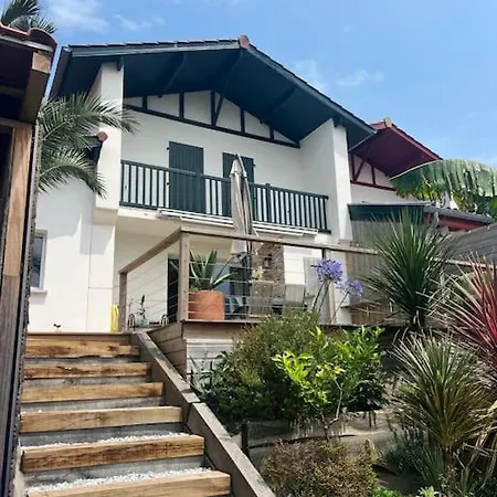 Maison Familiale Avec Piscine Et Terrasse Holiday home Saint-Jean-de-Luz