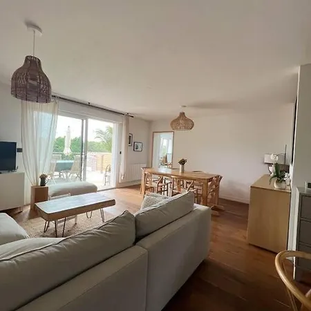 Maison Familiale Avec Piscine Et Terrasse Holiday home *